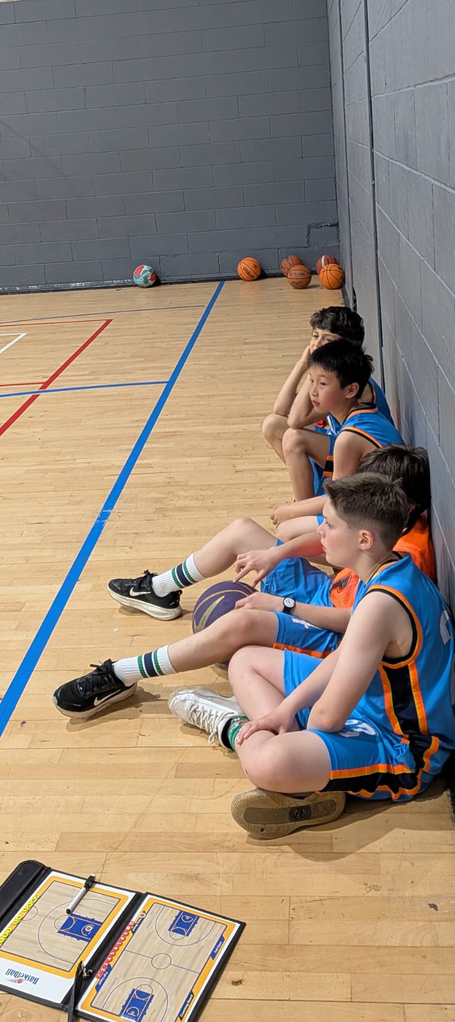 You are currently viewing The Mental Health Benefits of Playing Basketball: A Research-Backed Guide